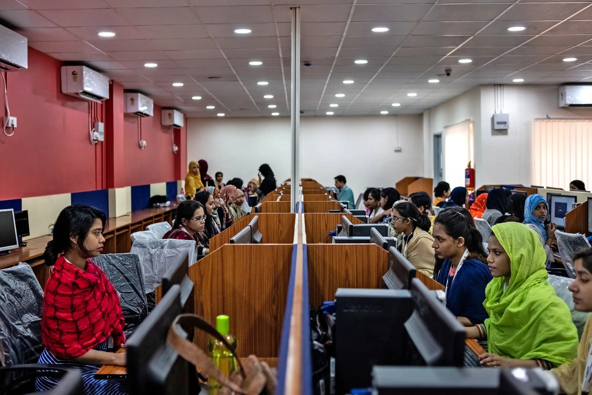 Muon biet nhan tai AI duoc san don ra sao, hay nhin vao An Do hinh anh