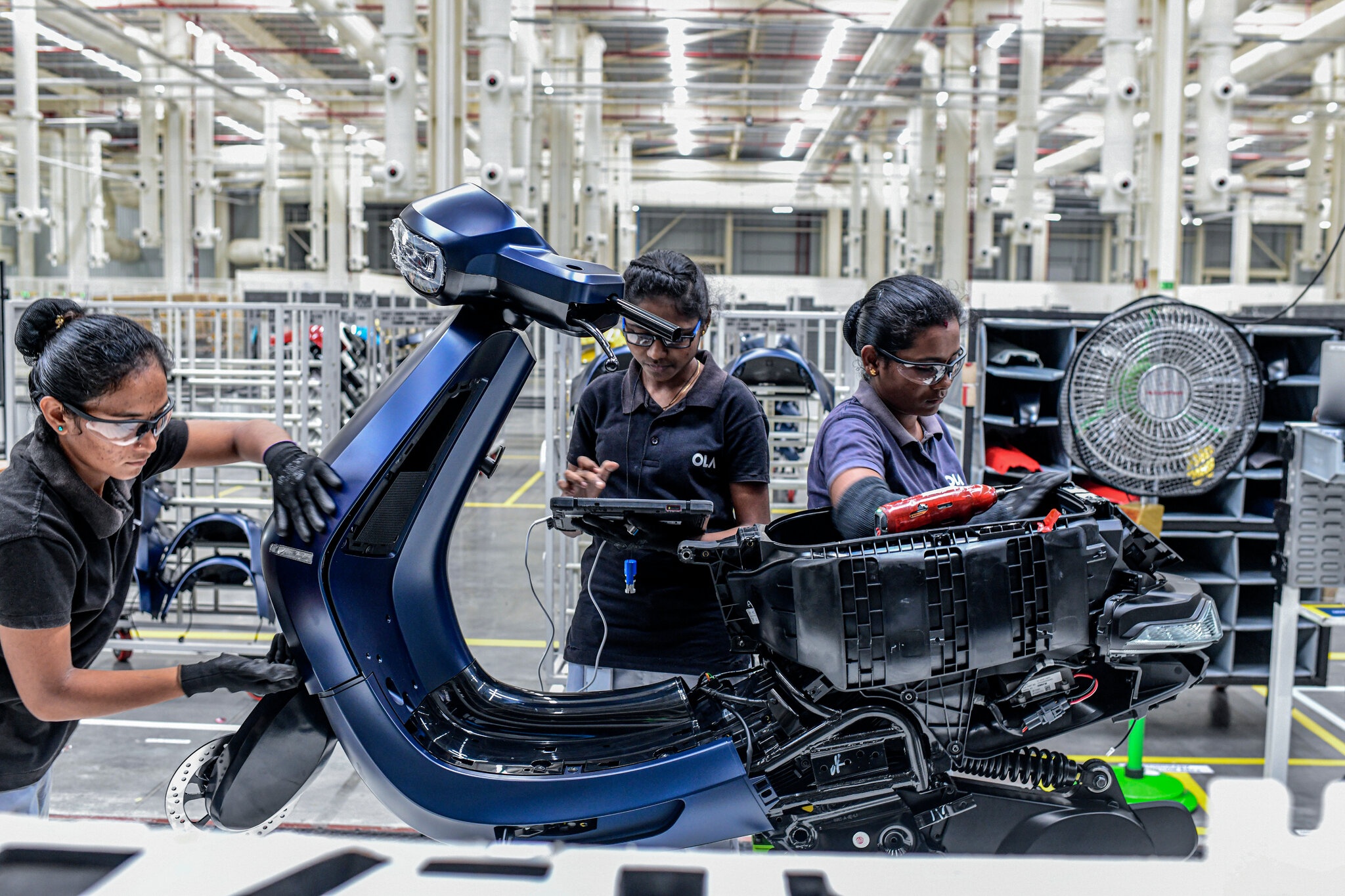 Doi thu co the thay Trung Quoc tro thanh 'cong xuong cua the gioi' hinh anh