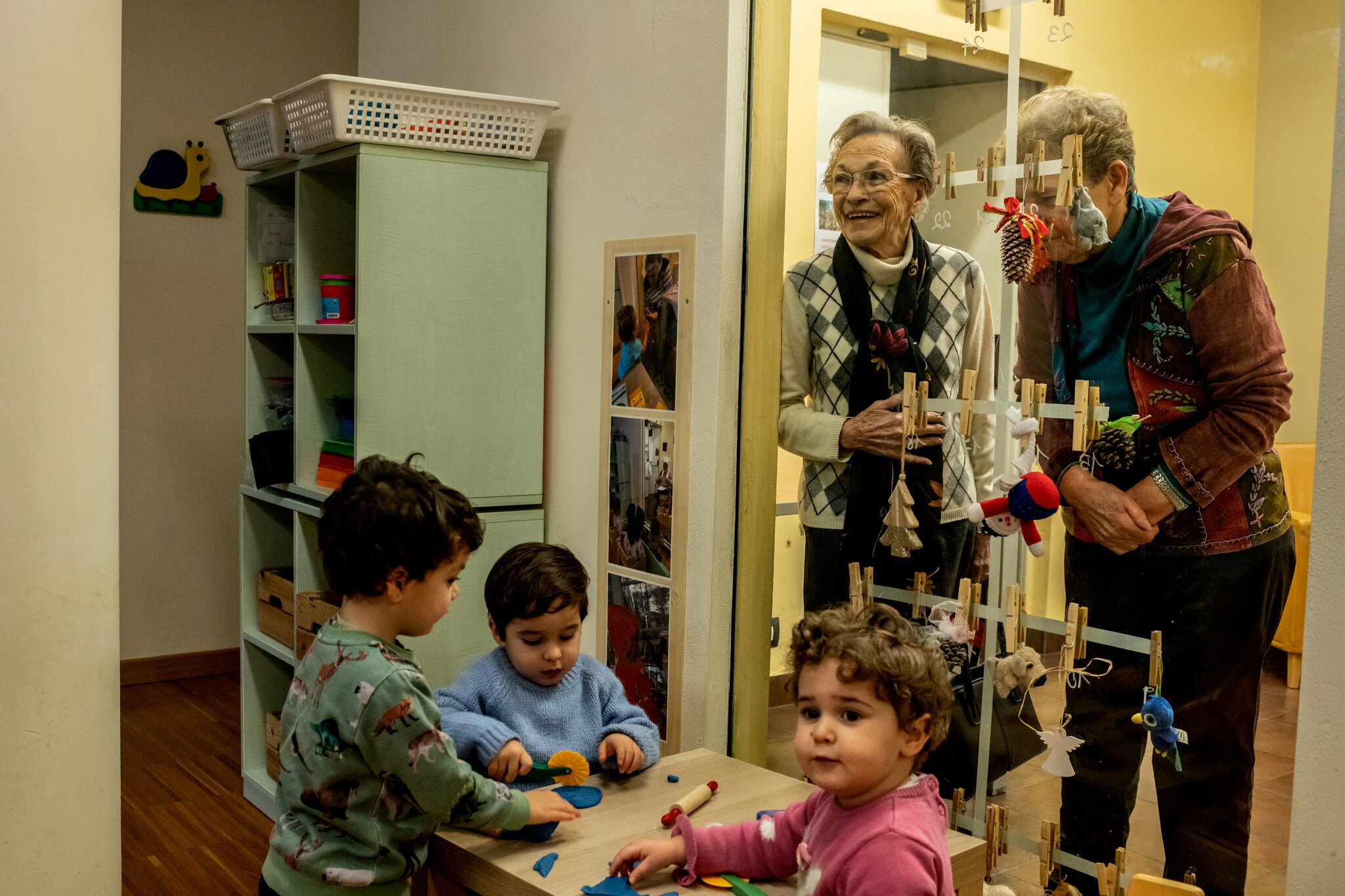 Khung hoang sinh de khien lop hoc o Italy bi thu nho hinh anh