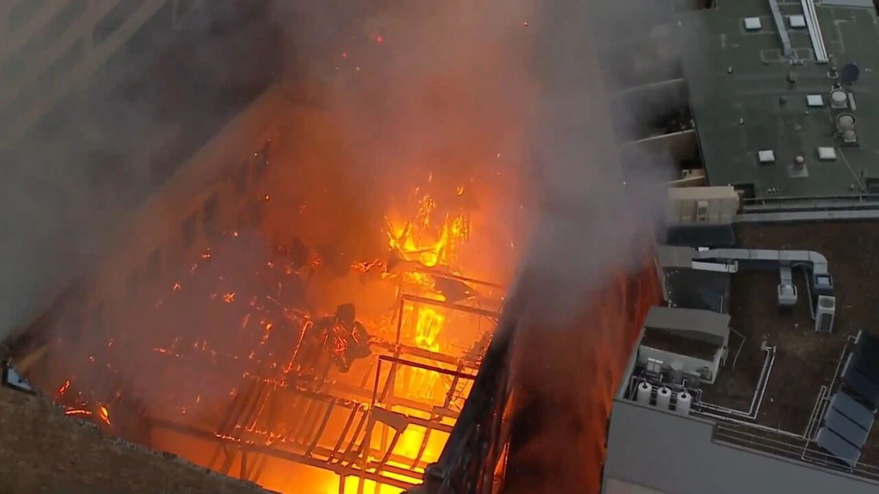 Toa nha cao tang boc chay ngun ngut o trung tam Sydney hinh anh