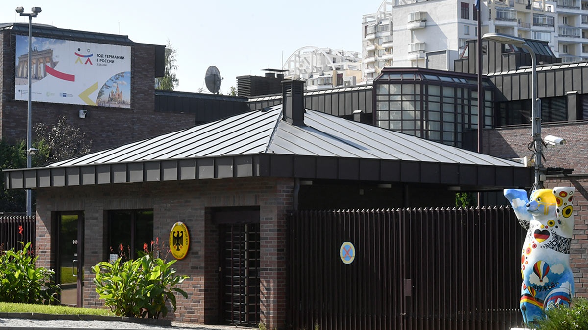 Hang tram nguoi Duc phai roi Nga truoc thang 6 hinh anh