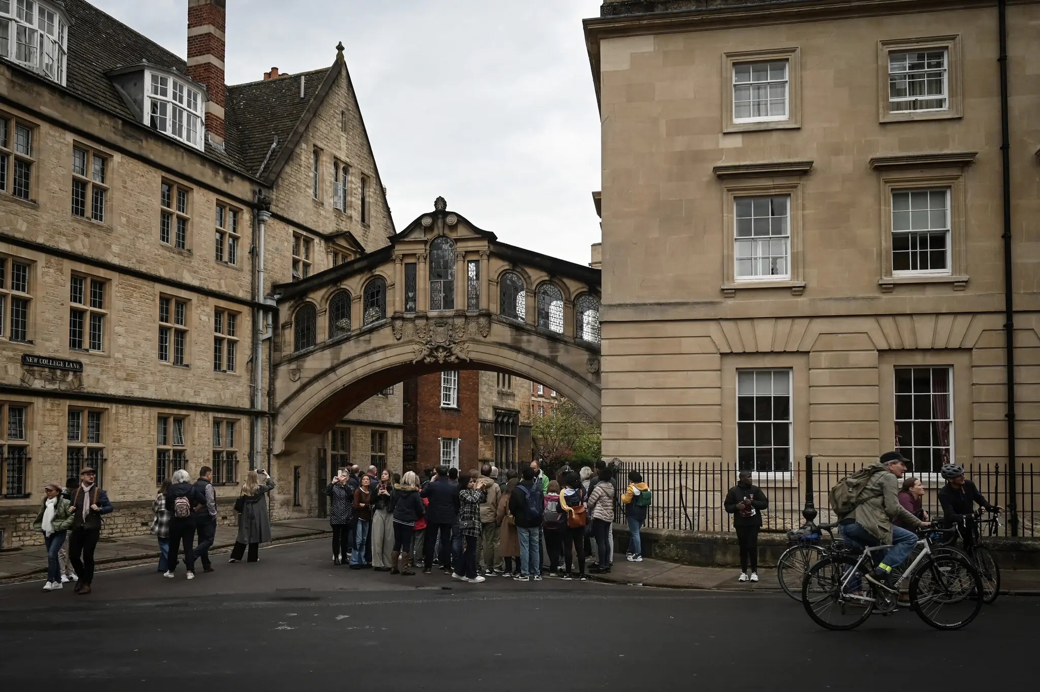 Cach mot dai hoc co ten Oxford o Anh kiem bon tien tu sinh vien hinh anh