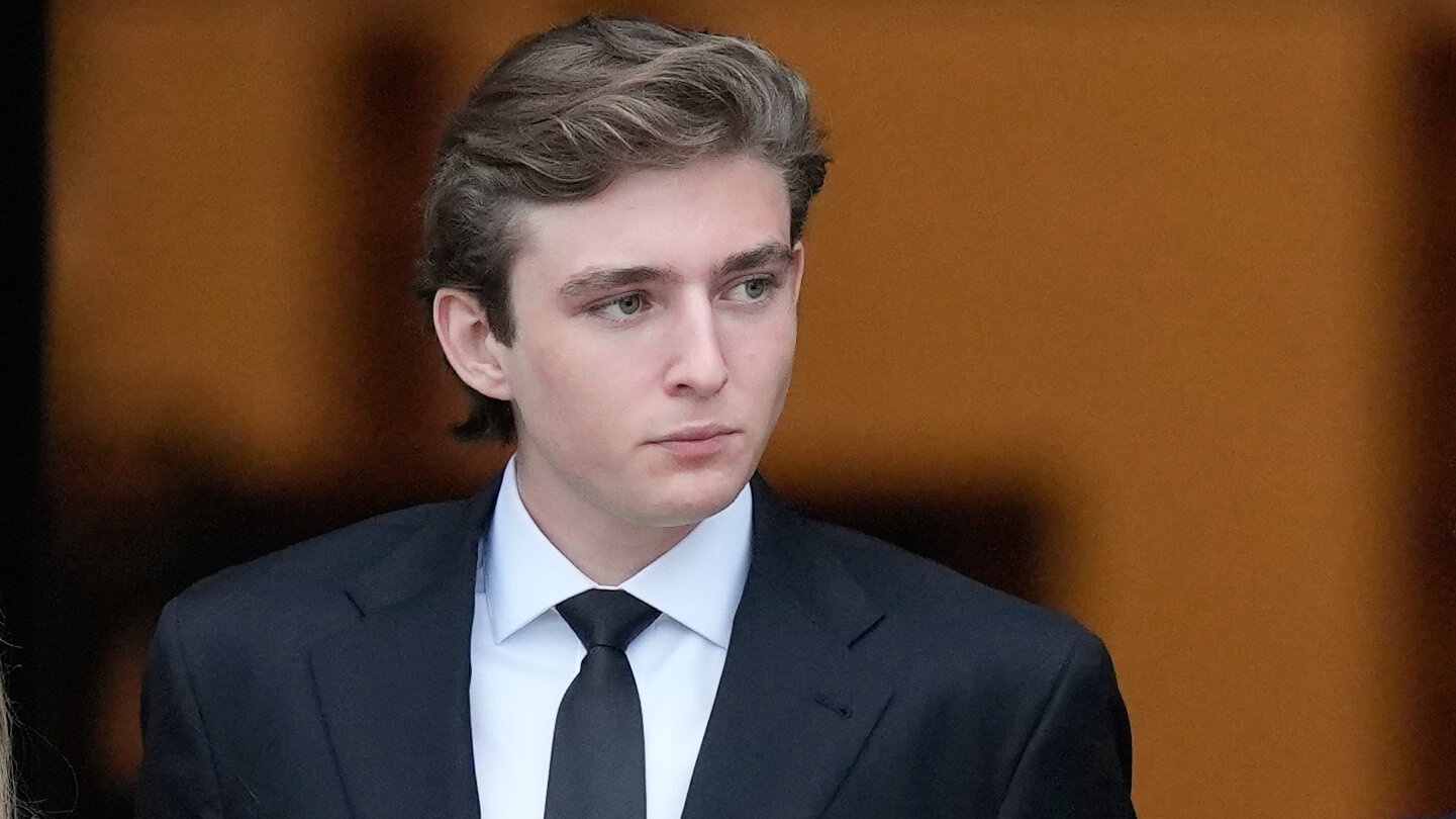 Cau hoi lon ngay ong Trump nhan de cu: Barron o dau? hinh anh