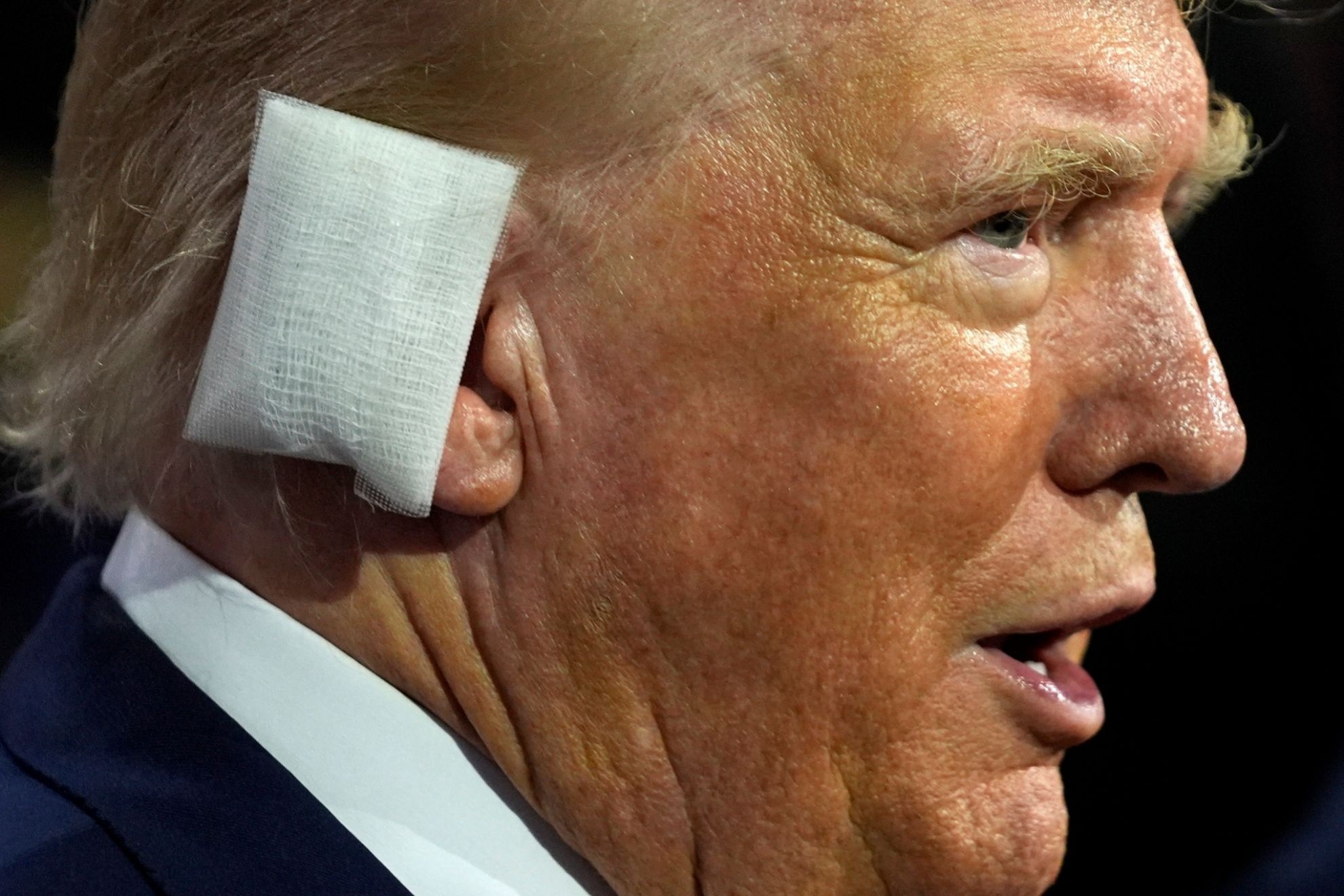 Ong Trump bi dan hay manh dan ban trung tai? hinh anh