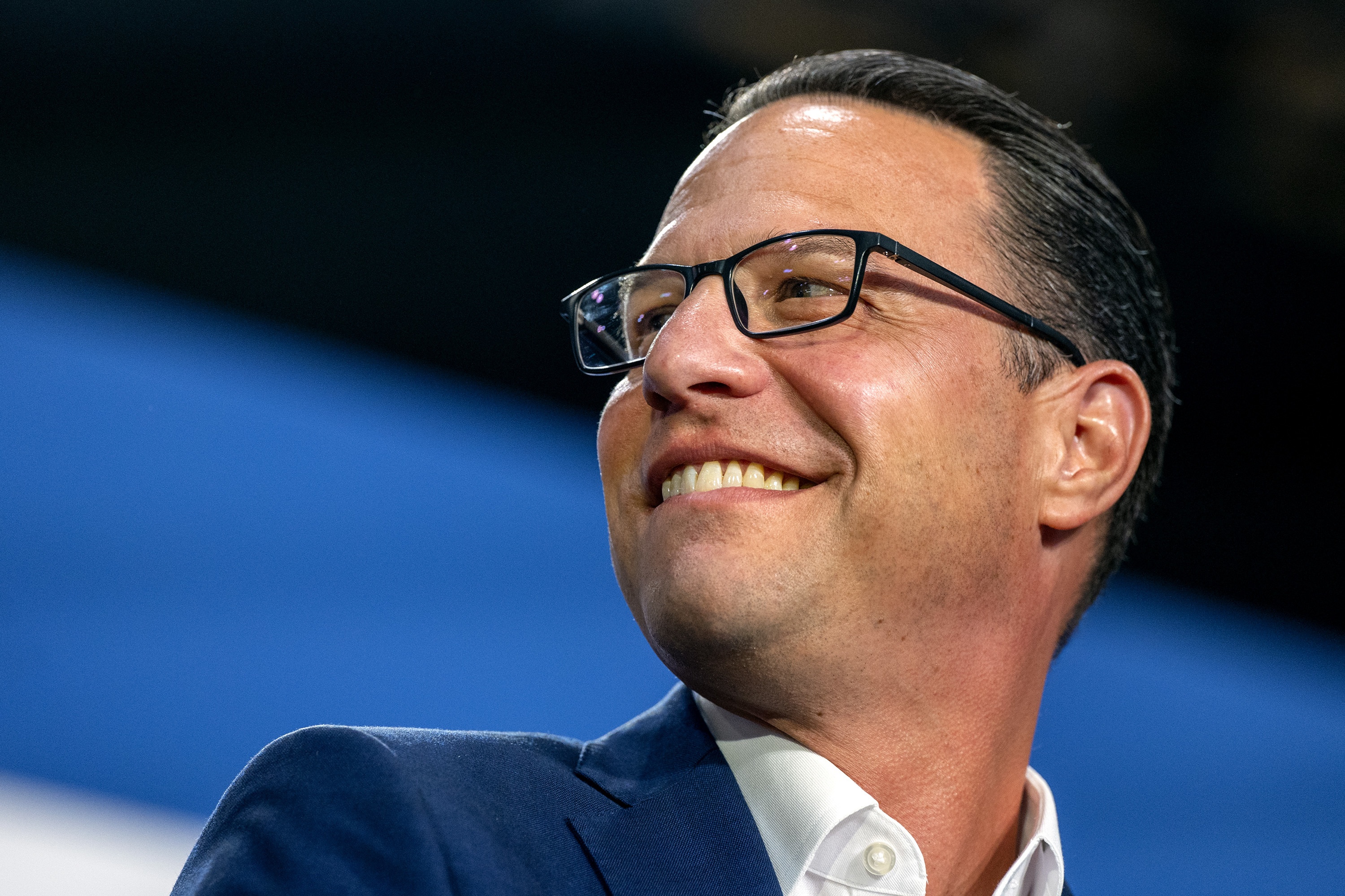 Chan dung ung vien ‘pho tuong’ hang dau cua ba Kamala Harris hinh anh