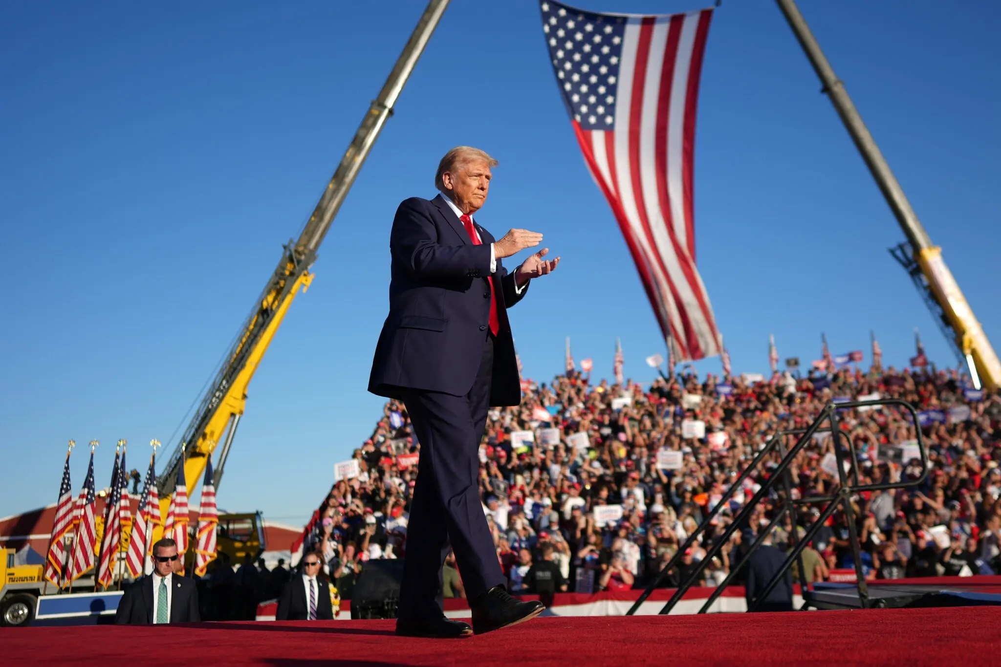 Ong Trump tai xuat sau tam kinh chong dan tai noi tung bi am sat hut hinh anh