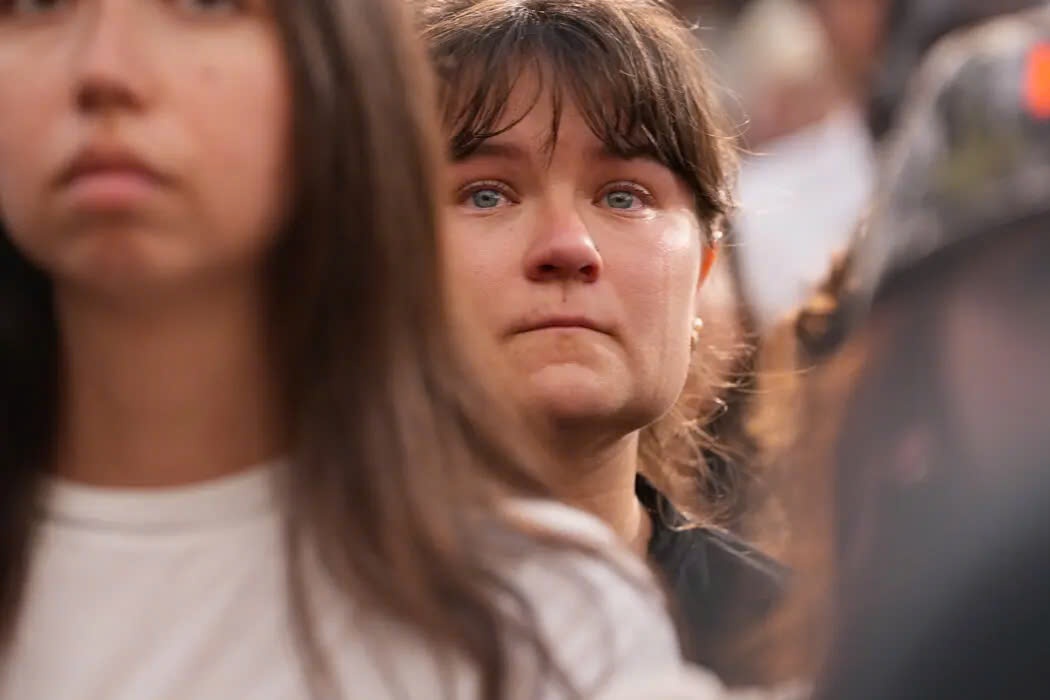 Nhieu nguoi bat khoc khi ba Harris phat bieu nhan that bai hinh anh