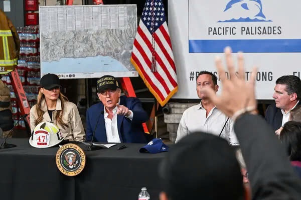 Ong Trump toi Los Angeles hinh anh