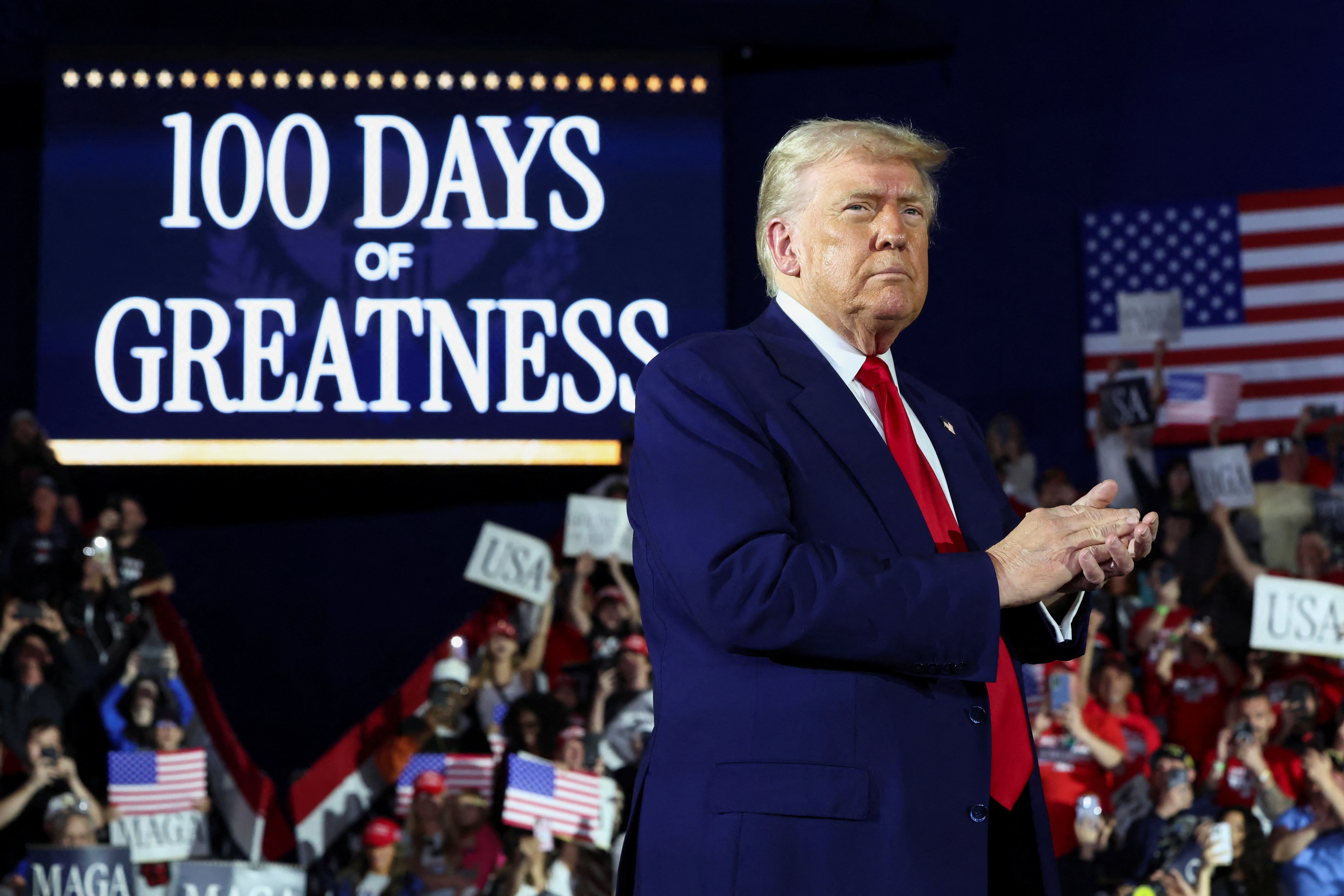 Ong Trump ky niem 100 ngay cam quyen tai Michigan hinh anh