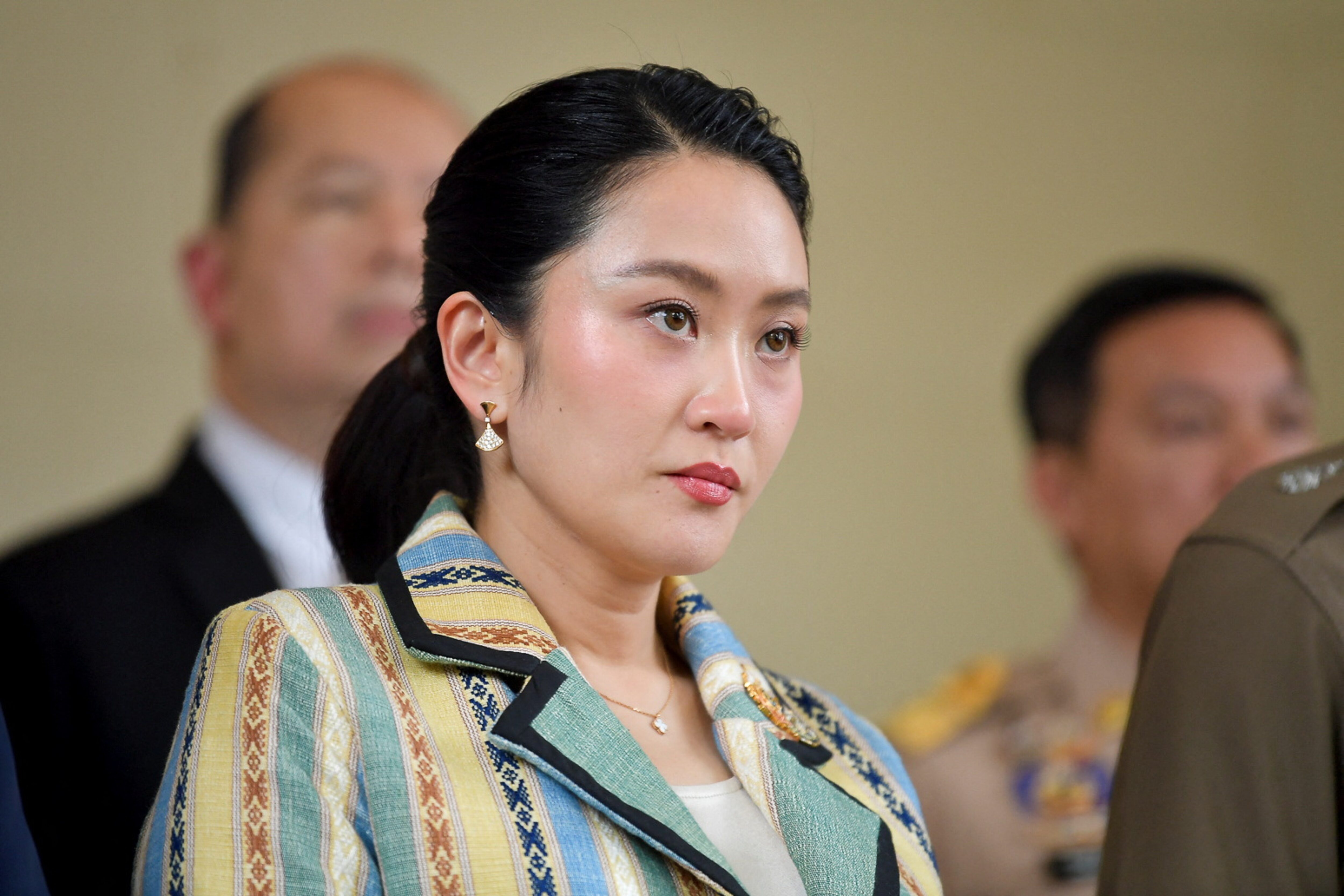 Thu tuc tiep theo sau khi thu tuong Thai Lan bi dinh chi hinh anh