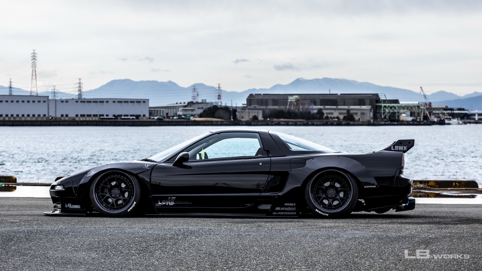 Honda NSX the he dau tien voi goi do cua Liberty Walk anh 4