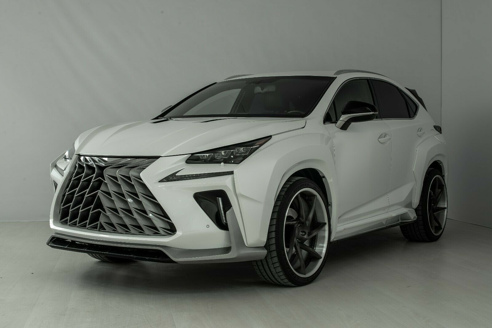 Goi do bodykit than rong danh cho Lexus NX va RX cua tho Nga anh 6