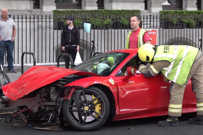 Chiếc Ferrari được cho là của rapper nổi tiếng gặp nạn ảnh 1 Chiec Ferrari duoc cho la cua rapper noi tieng gap nan anh 1