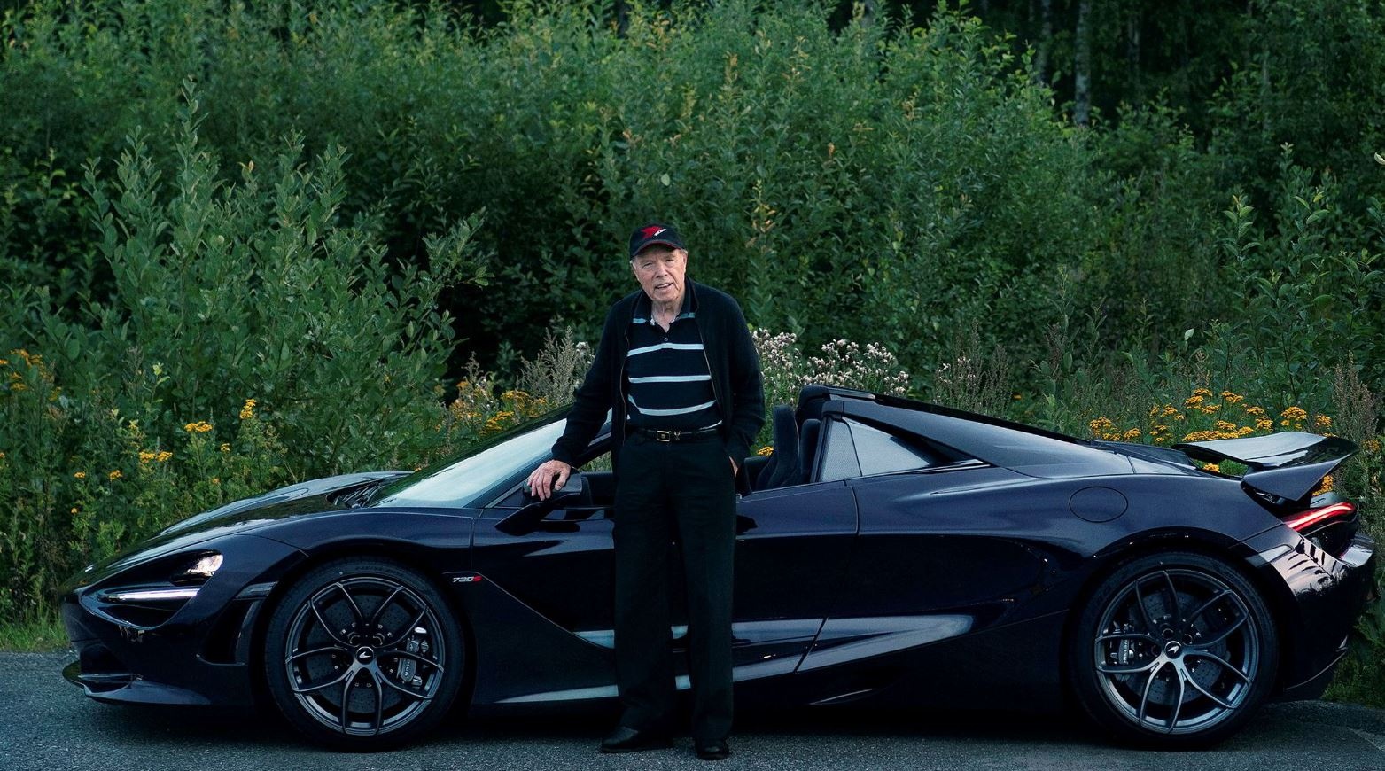 Cu ong 78 tuoi cam lai sieu xe McLaren 720S Spider dieu luyen hinh anh