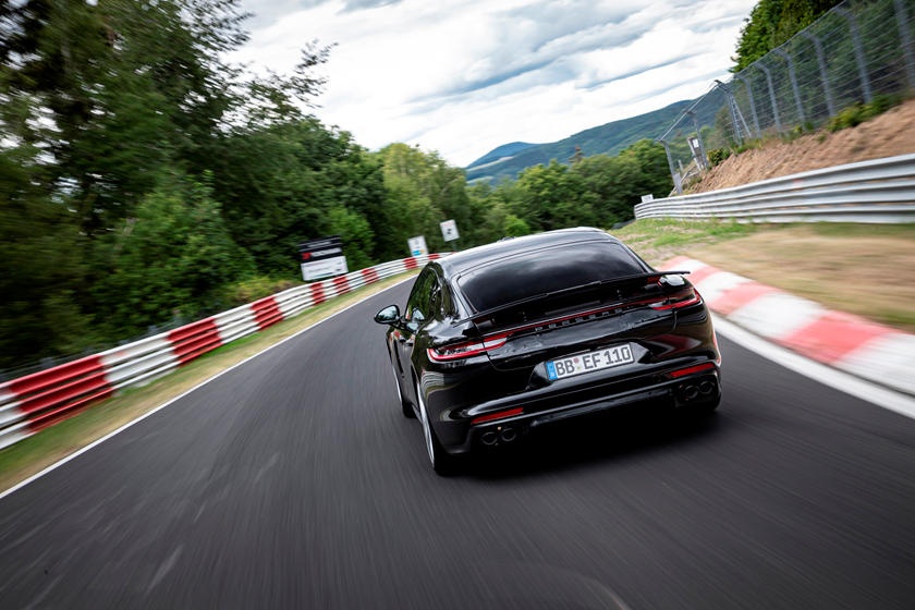 Porsche Panamera Turbo 2021 lap ky luc moi tai truong dua Nurburgring anh 6