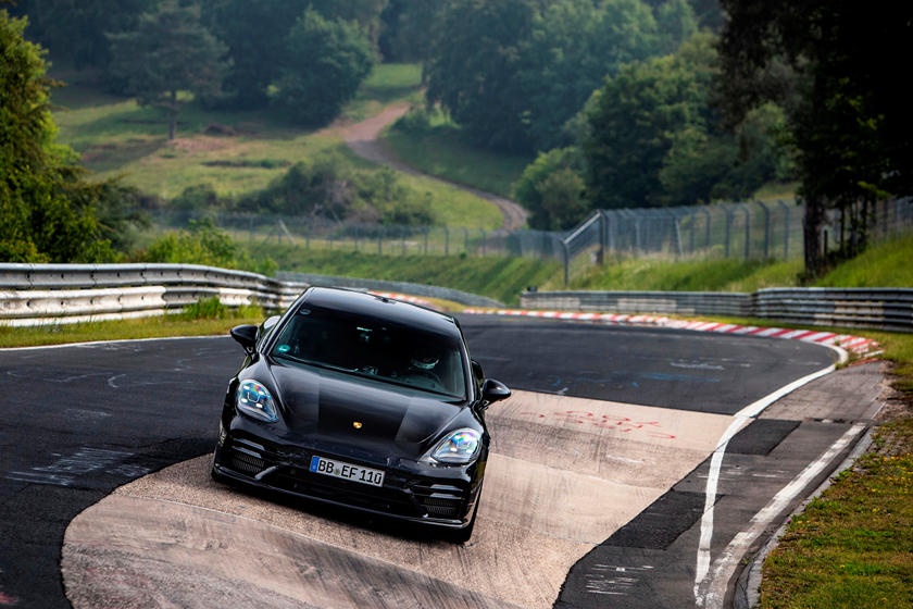 Porsche Panamera Turbo 2021 lap ky luc moi tai truong dua Nurburgring anh 7