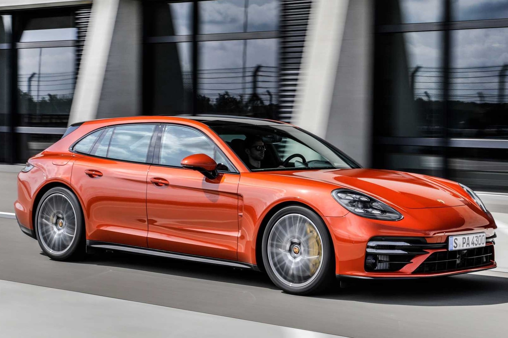 Porsche Panamera 2021 tang toc ngang sieu xe hinh anh