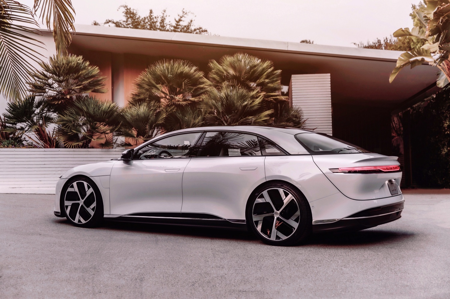 Đối thủ Tesla, Lucid Motors, Lucid Air, xe thuần điện ảnh 5 Doi thu Tesla, Lucid Motors, Lucid Air, xe thuan dien anh 5