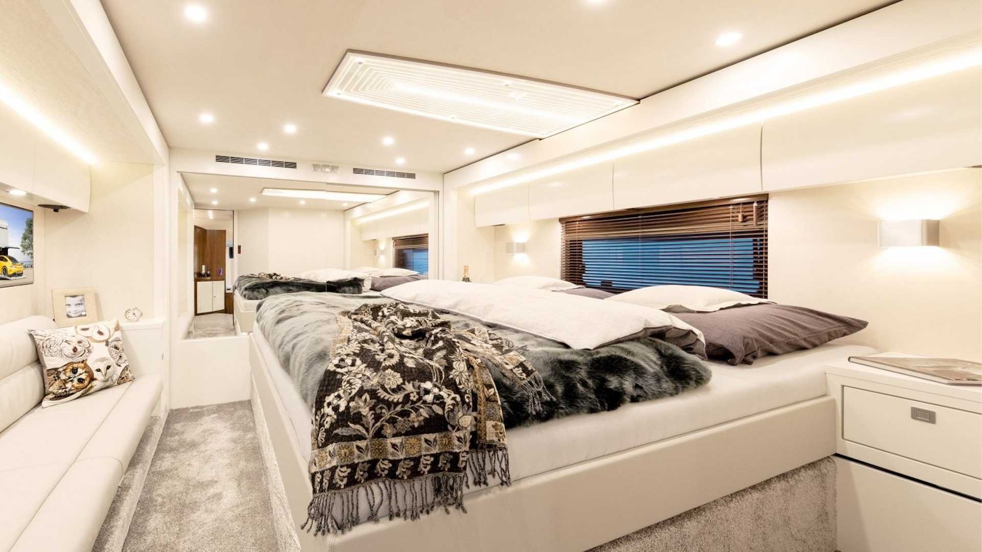 Nhà di động siêu sang trị giá 1, 8 triệu USD,  chở được cả siêu xe ảnh 4 Nha di dong sieu sang tri gia 1, 8 trieu USD,  cho duoc ca sieu xe anh 4