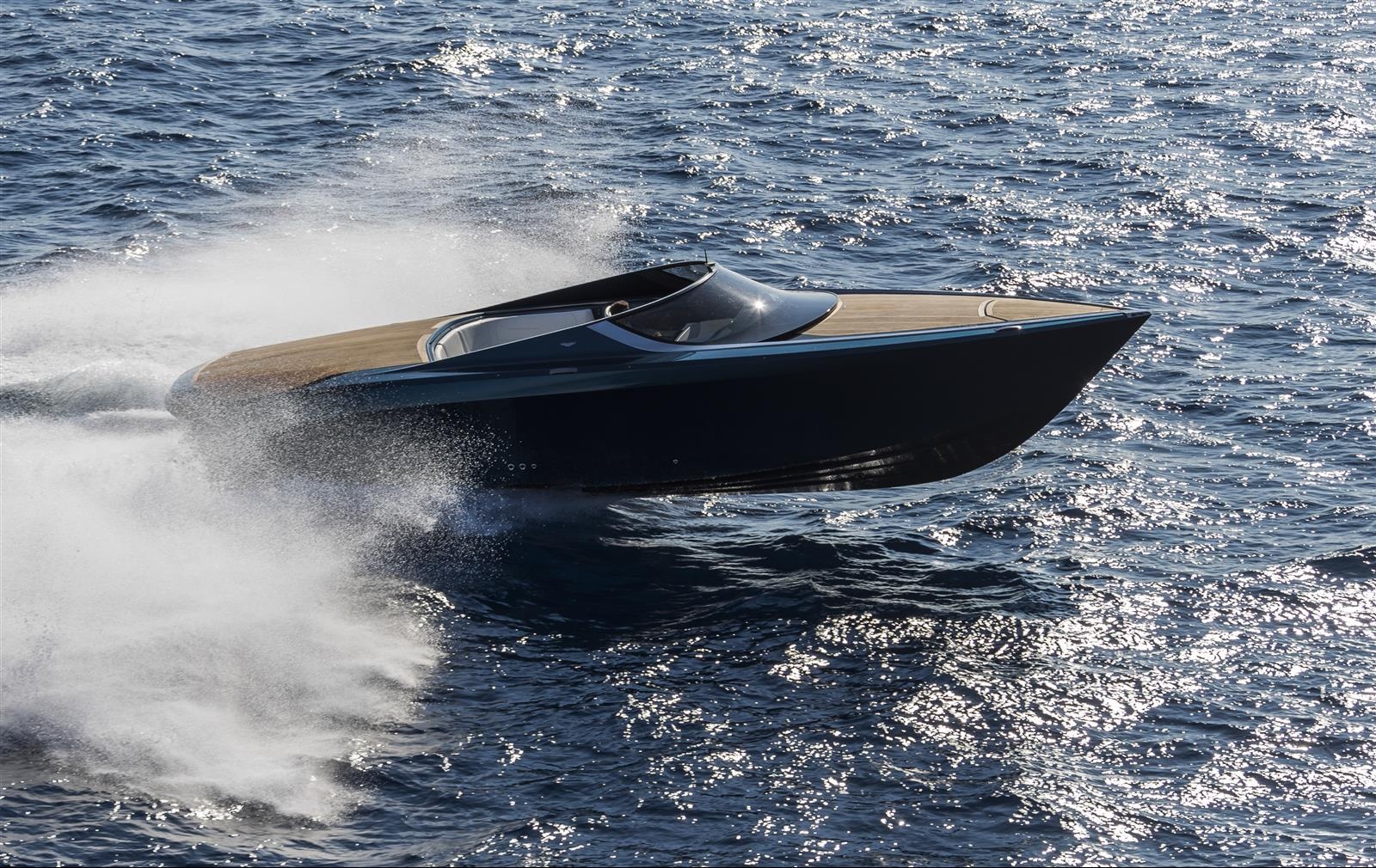Bugatti,  Lexus,  Ferretti,  Mercedes-Benz,  Porsche,  Aston Martin,  Quintessence Yachts,  Royal Falcon Fleet,  Fearless,  Kormaran,  Baltic Yachts ảnh 4 Bugatti,  Lexus,  Ferretti,  Mercedes-Benz,  Porsche,  Aston Martin,  Quintessence Yachts,  Royal Falcon Fleet,  Fearless,  Kormaran,  Baltic Yachts anh 4