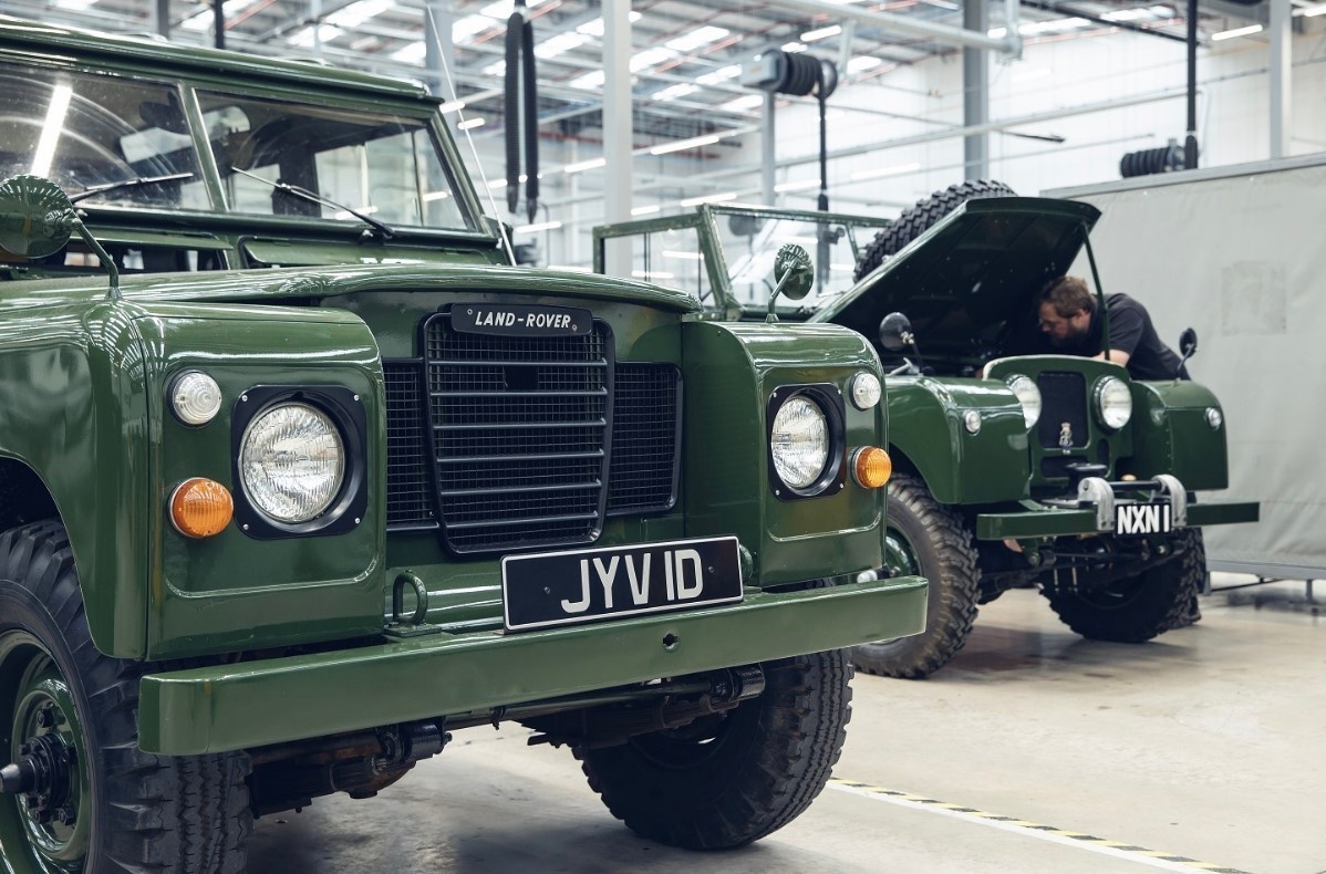 Jaguar Land Rover,  Dai le Bach kim,  Nu hoang Anh Elizabeth anh 4