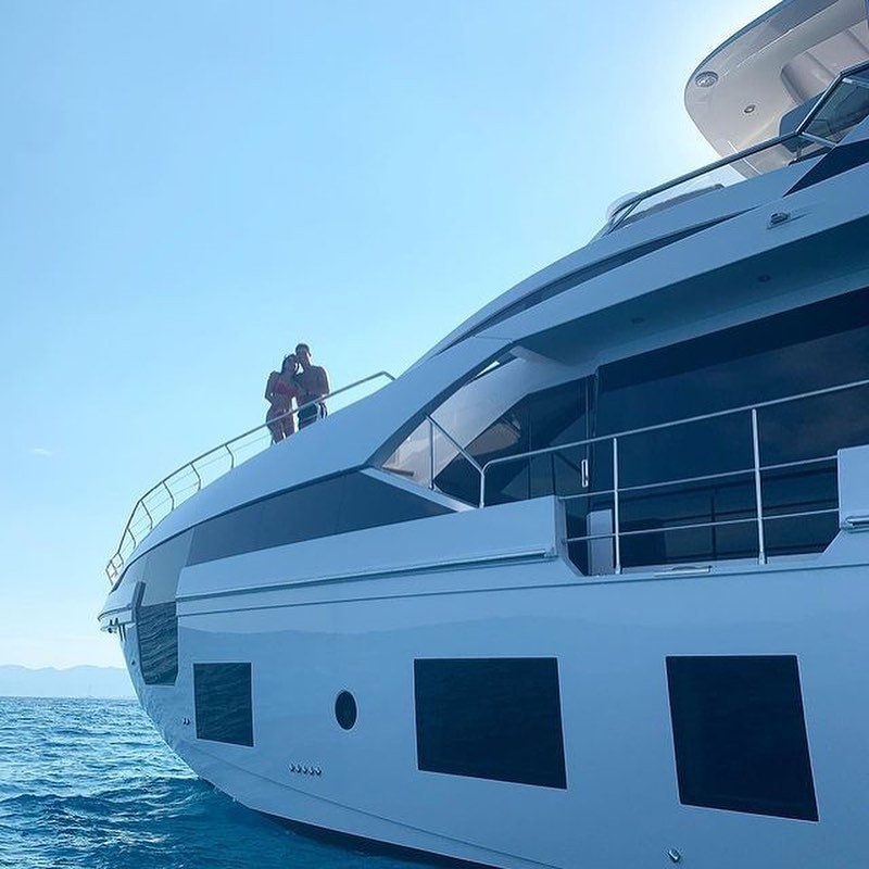 Ronaldo di nghi mat tren du thuyen CG MARE Azimut hinh anh