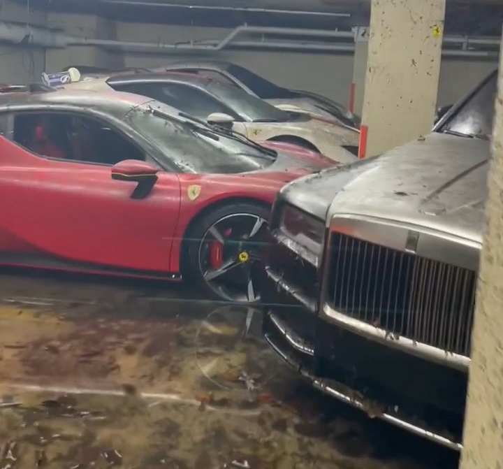 Lũ lụt Miami,  siêu xe ngập lụt,  Ferrari,  Rolls-Royce ảnh 2 Lu lut Miami,  sieu xe ngap lut,  Ferrari,  Rolls-Royce anh 2