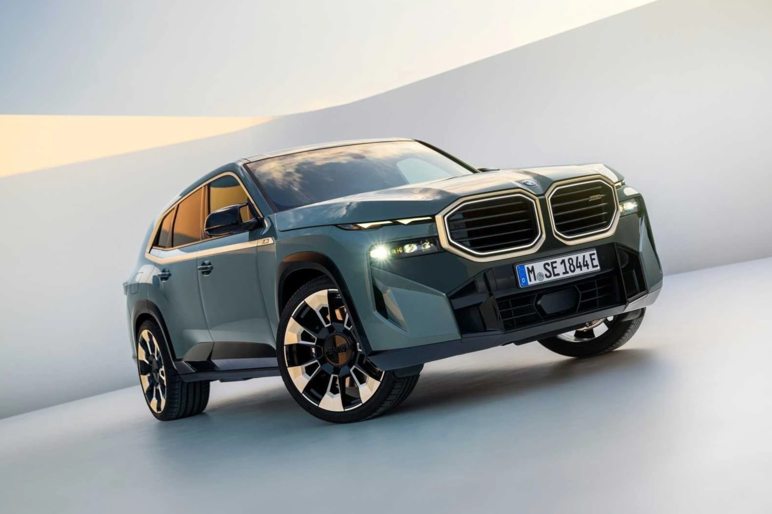 Sieu SUV hybrid moi cua BMW co cong suat 735 ma luc hinh anh