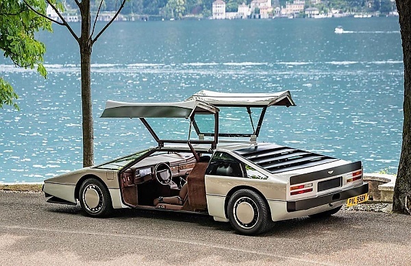 Hoi sinh phien ban one-off Aston Martin Bulldog doi 1979 hinh anh