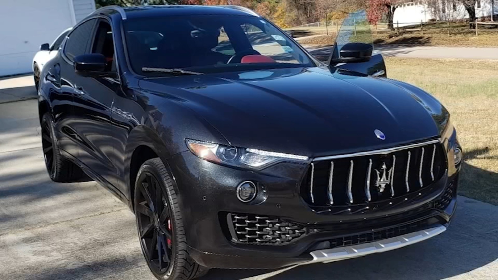 Nguoi dan ong ta hoa khi phat hien chiec Maserati tang vo la do an cap hinh anh