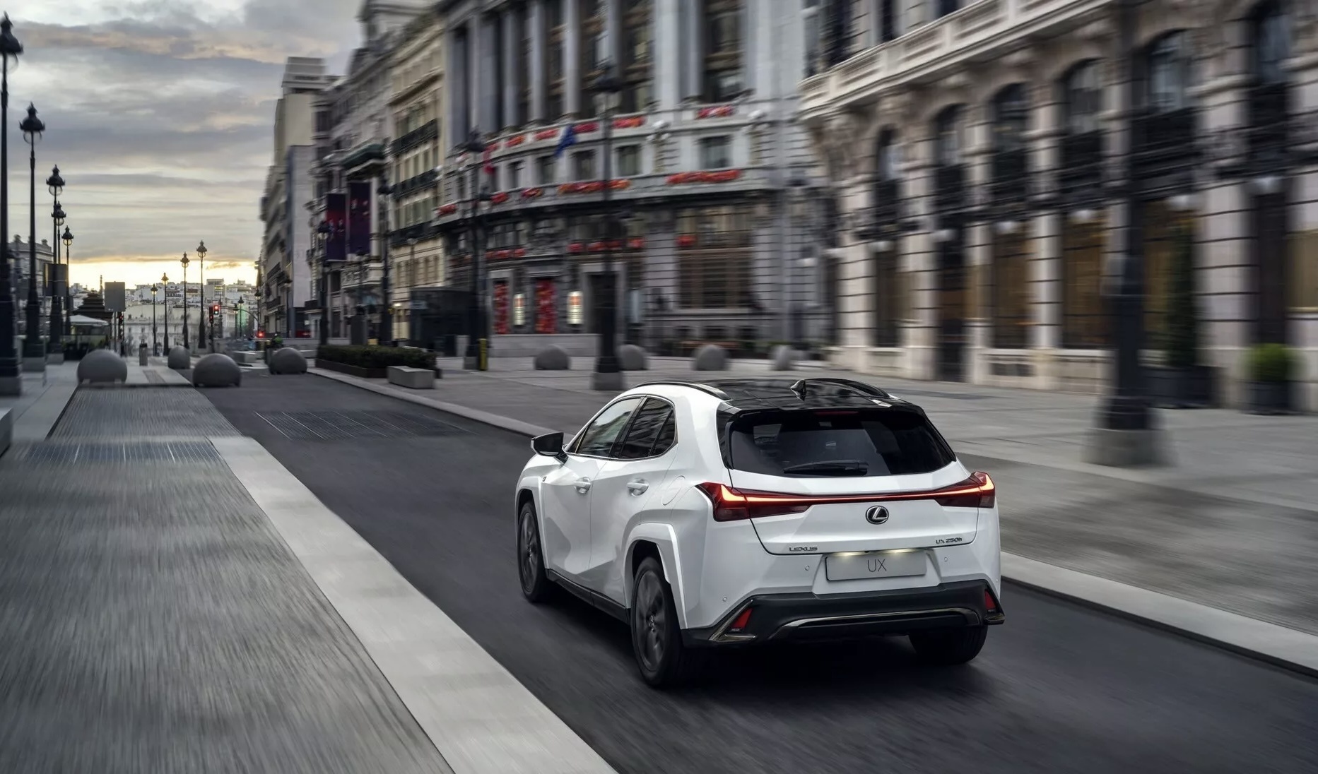 Lexus UX 2024,  Hybrid anh 3