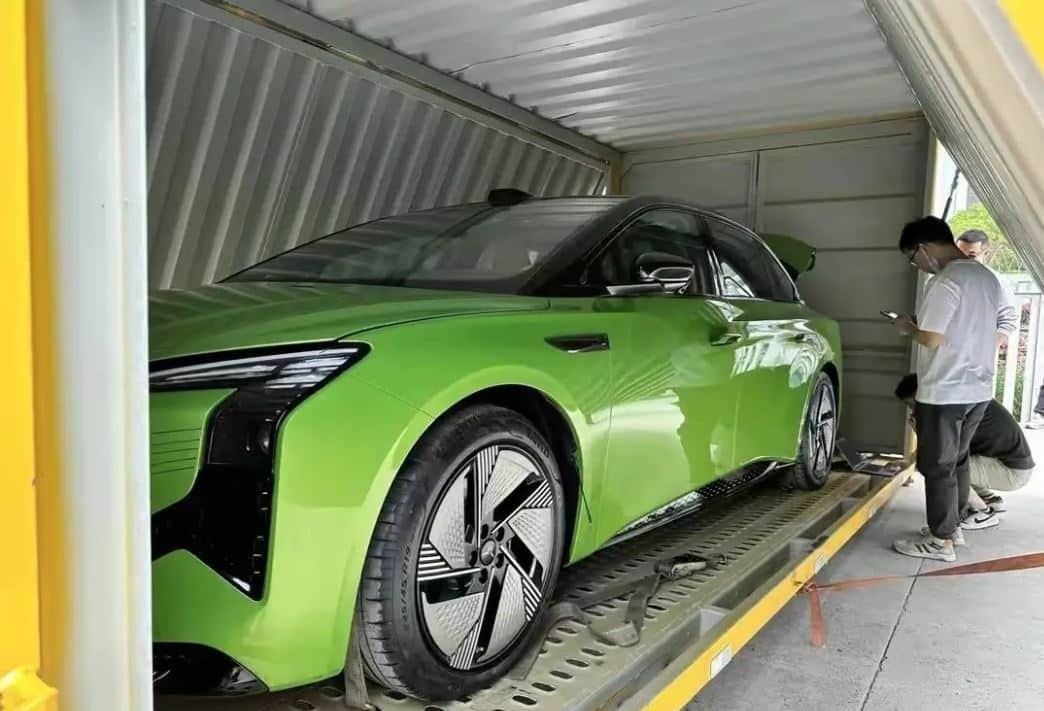 Sedan chay dien Hongqi E001 lo dien truoc ngay ra mat hinh anh