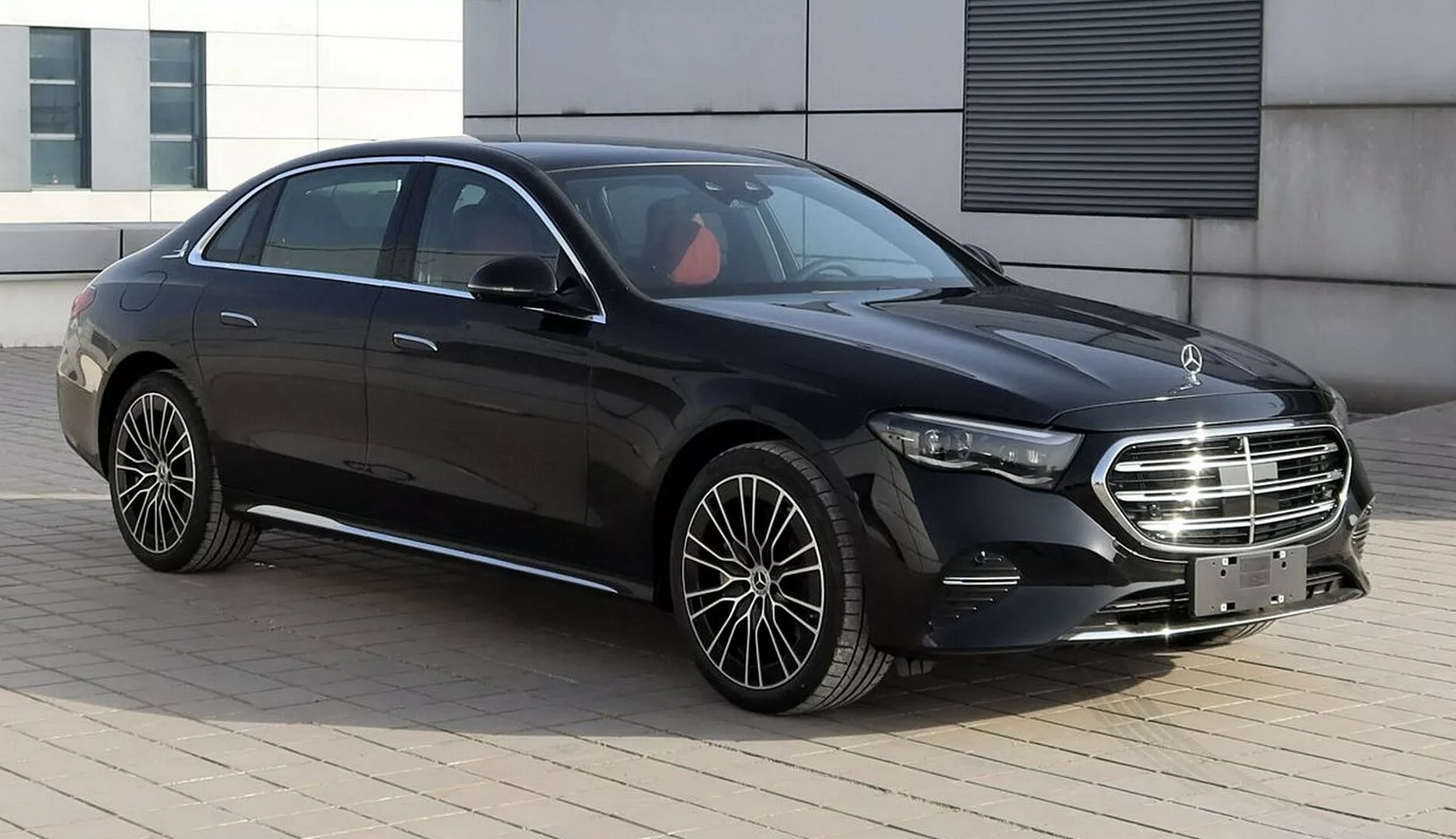 Mercedes E-Class 2024 chuan bi co ban keo dai tai Trung Quoc hinh anh