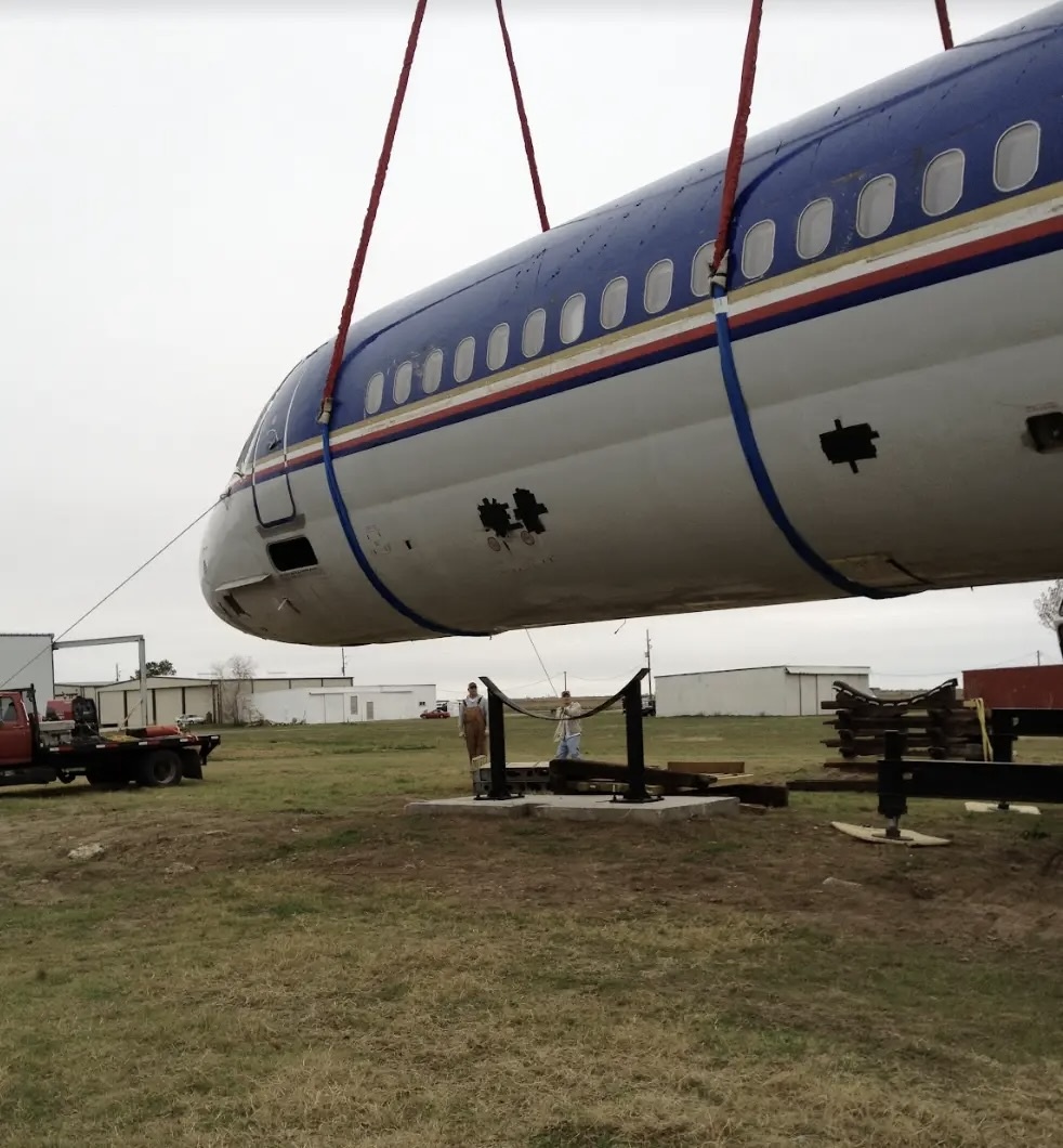 ngoi nha may bay anh 2