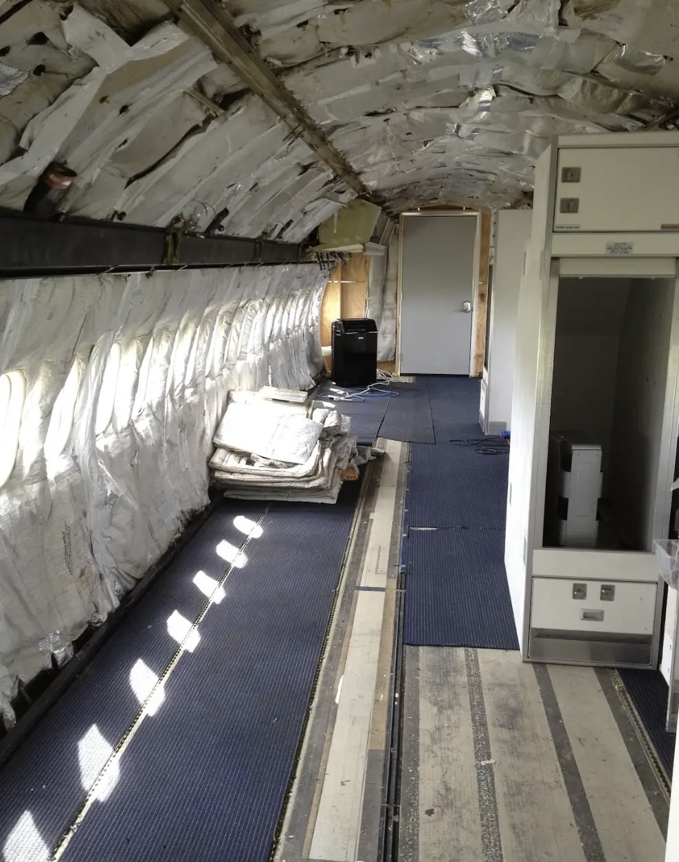 ngoi nha may bay anh 3