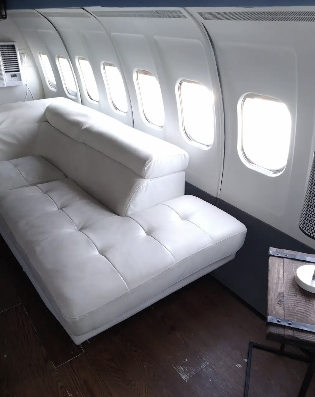 ngoi nha may bay anh 9