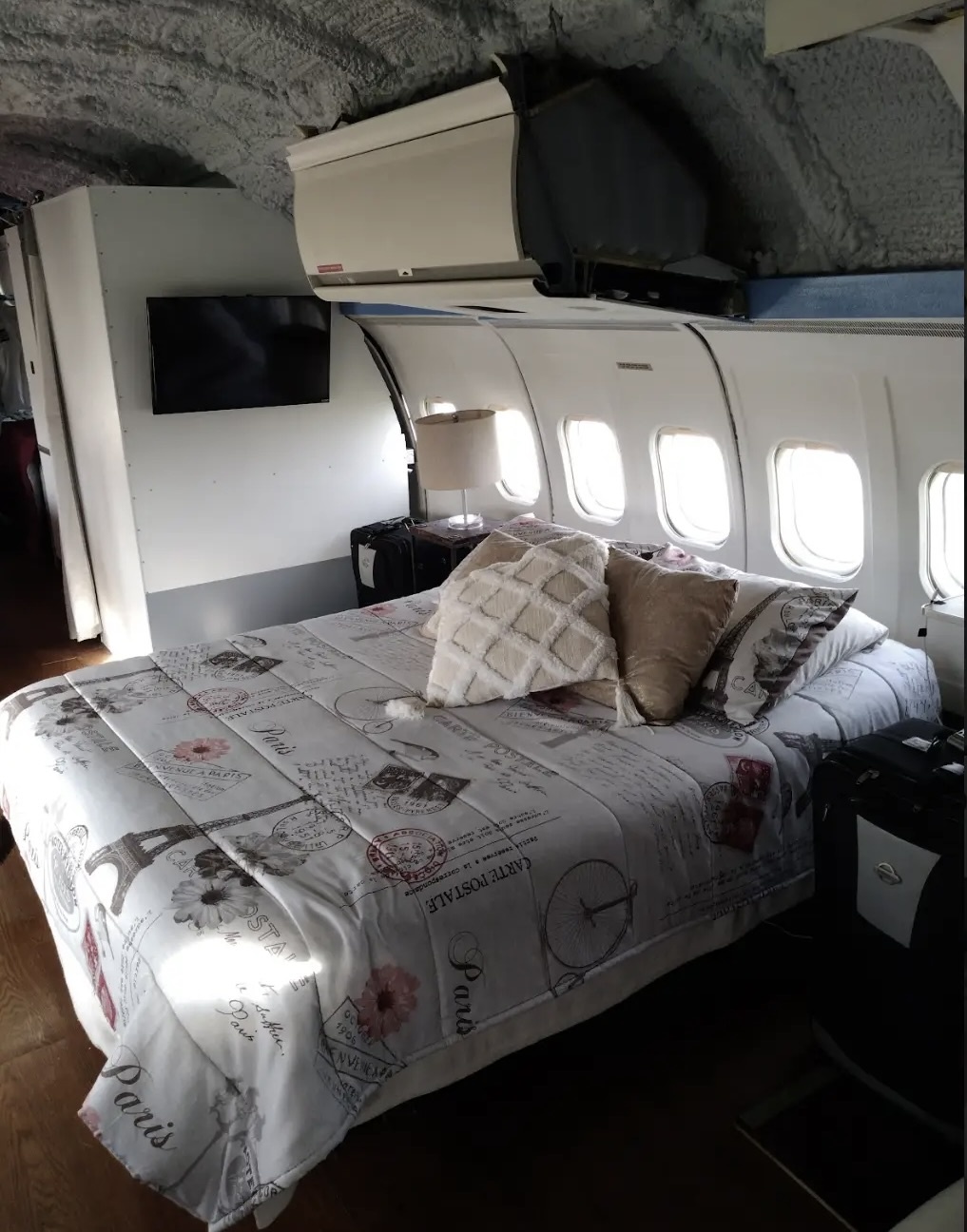 ngoi nha may bay anh 6