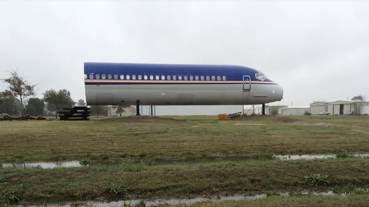 Ben trong ngoi nha lam tu 2 chiec may bay o My hinh anh