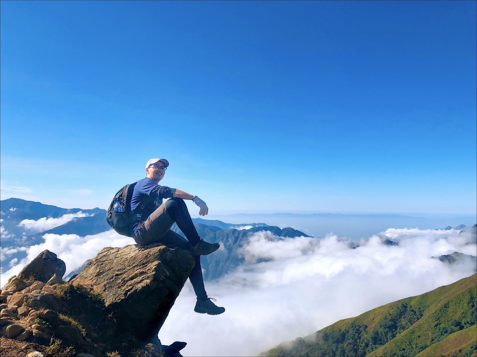 Dat tour trekking truoc vai thang cho dip le hinh anh