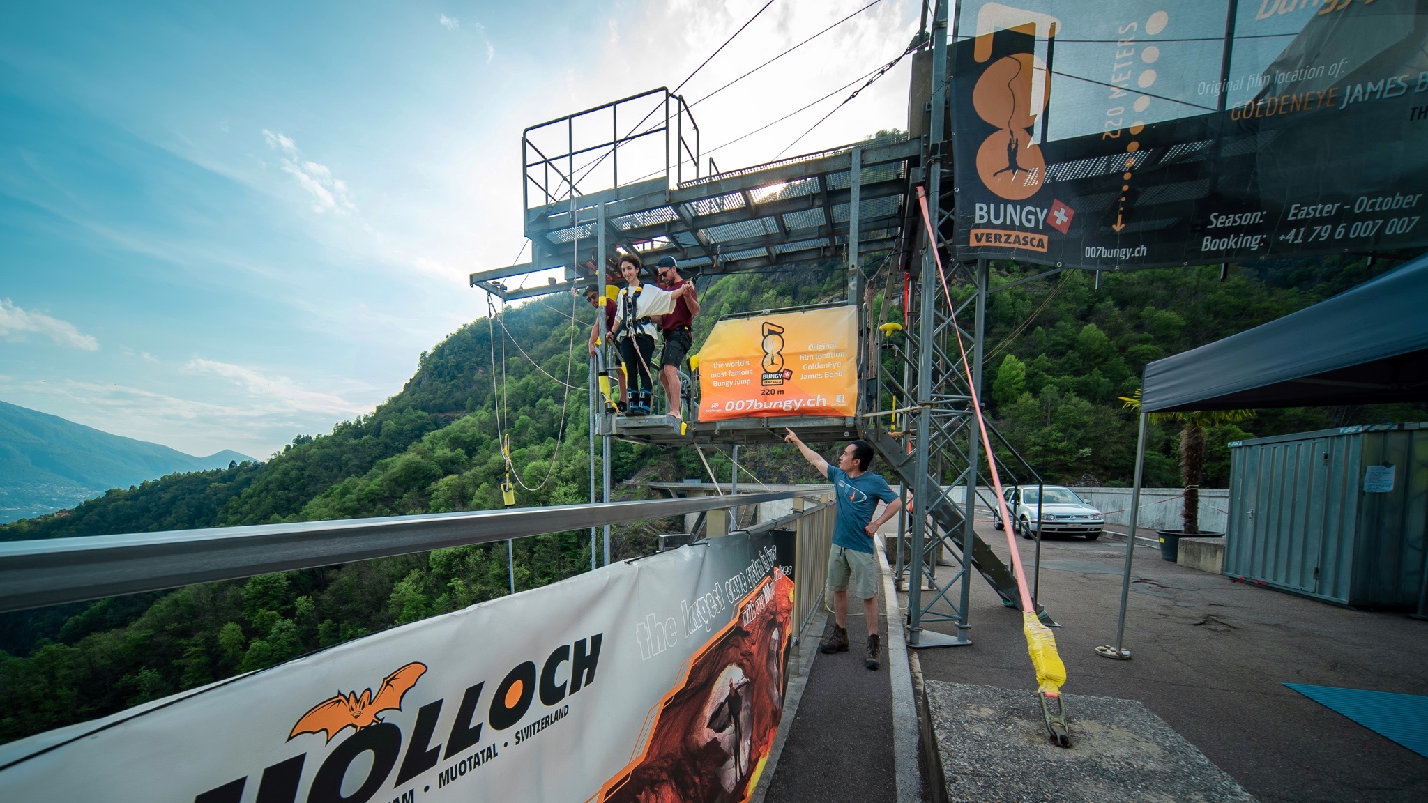 Khach Viet trai nghiem nhay bungee cao nhat chau Au hinh anh