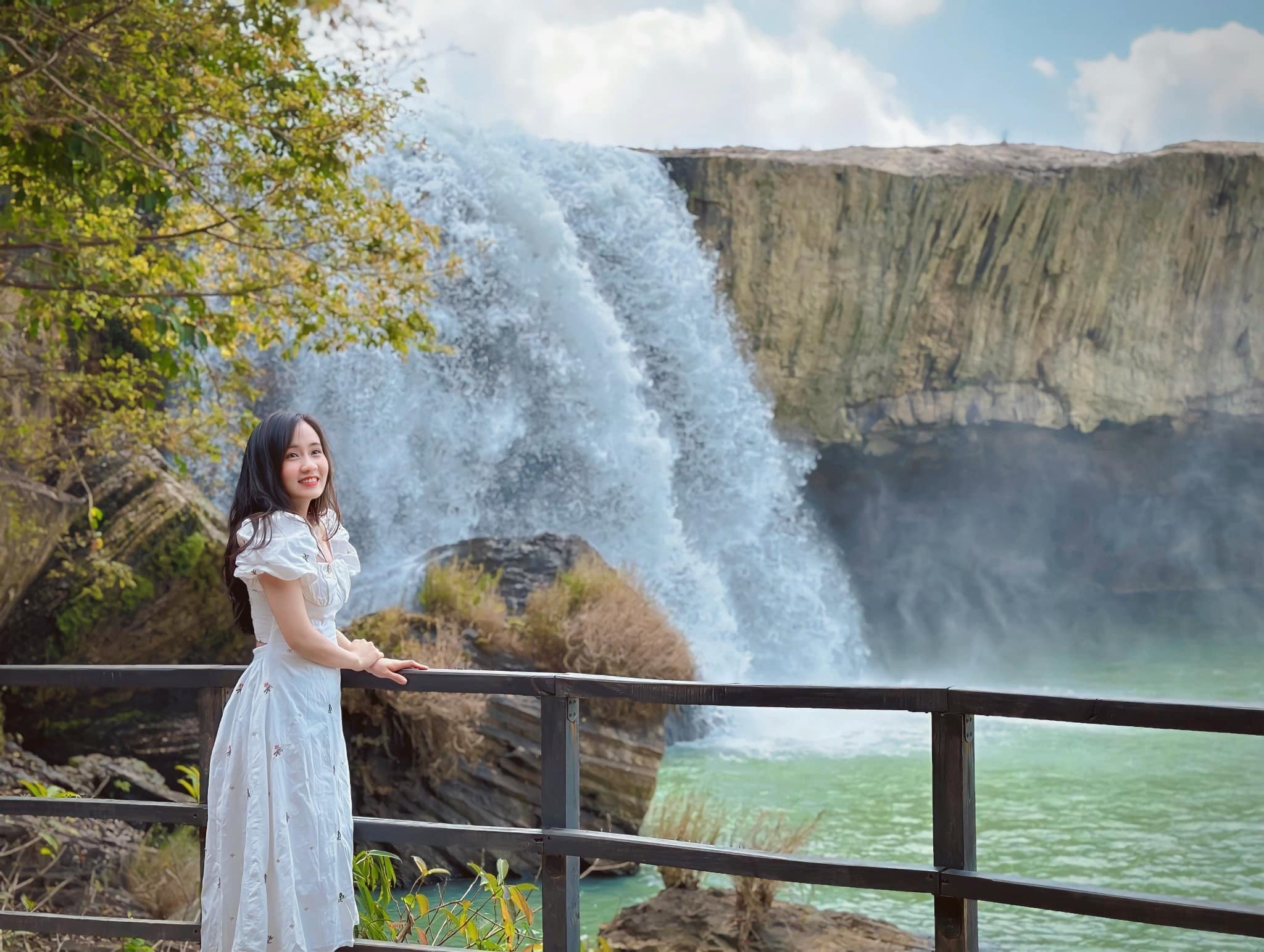 thac nuoc tranh nong anh 1