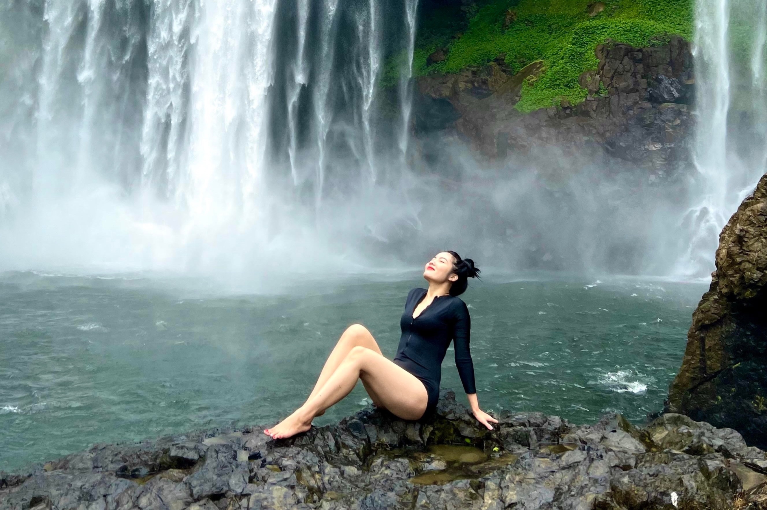 4 thac nuoc dep tranh nong o Tay Nguyen hinh anh