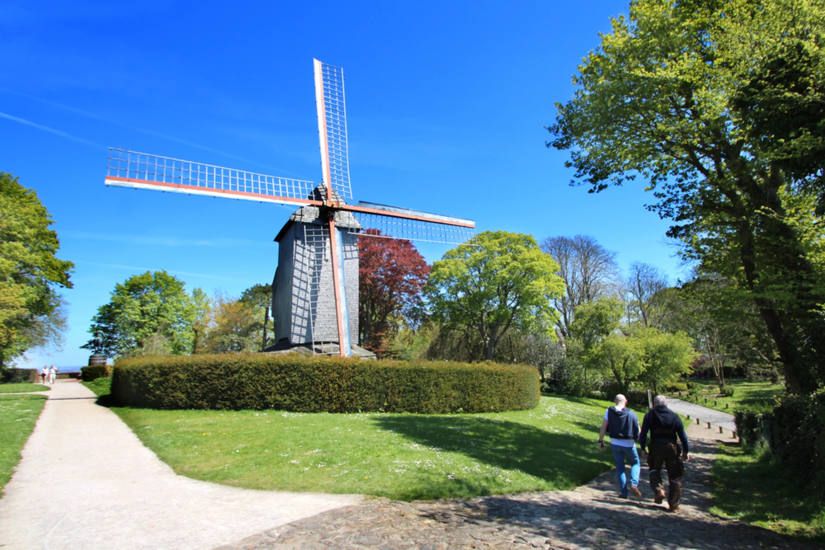 ngoi lang o Phap anh 9