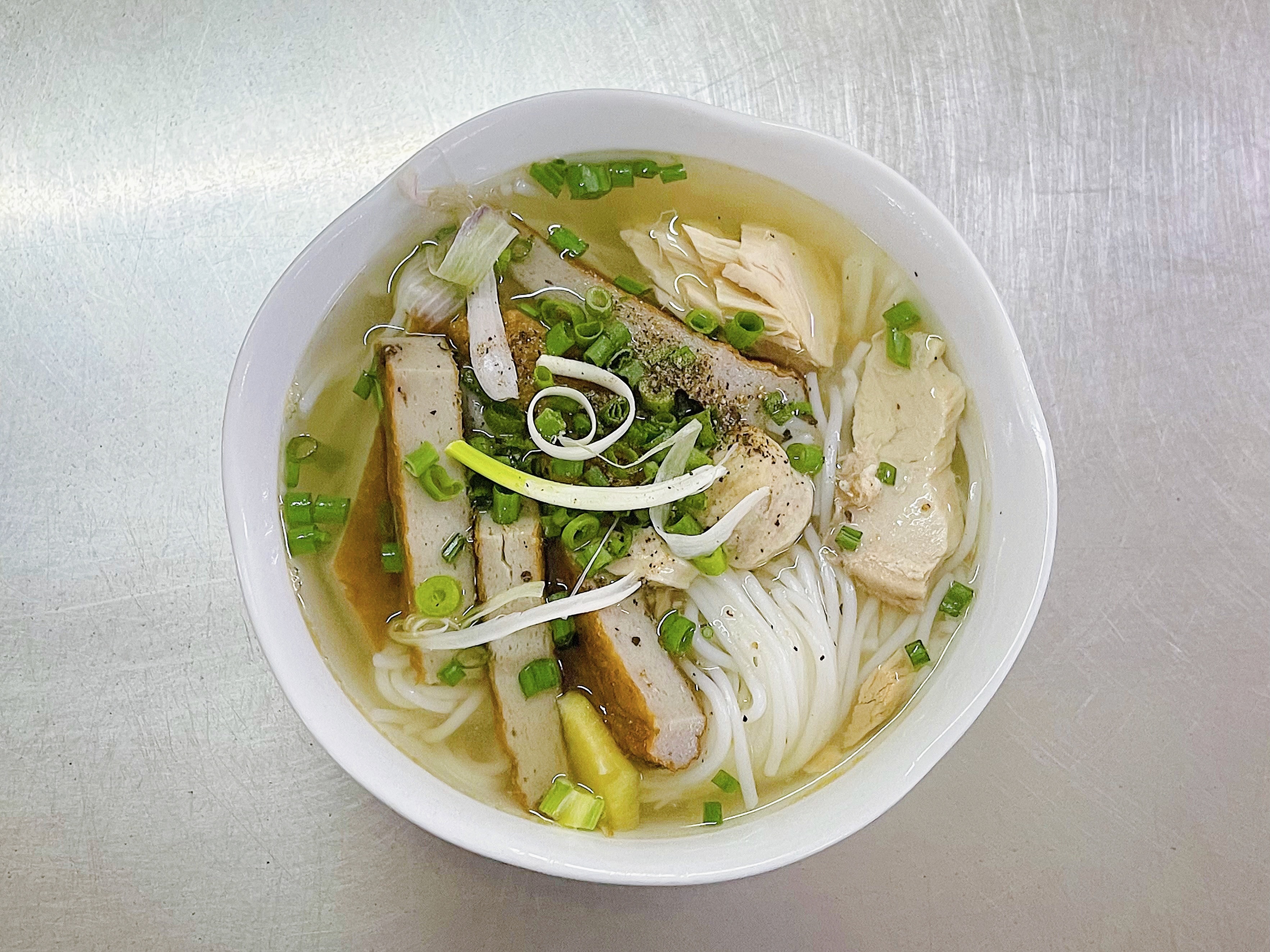 Quan bun ca gia truyen ban hon 200 kg bun/ngay hinh anh