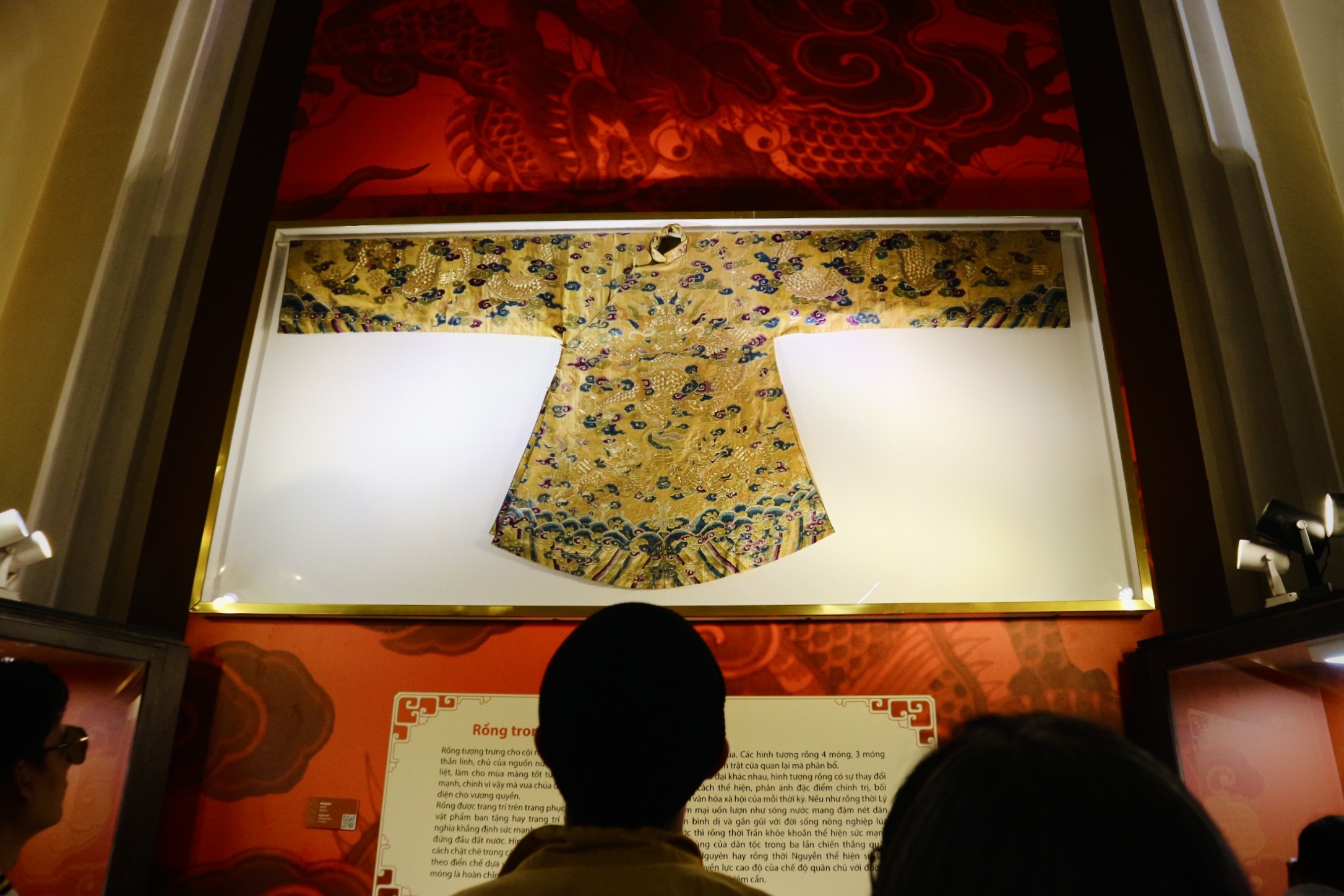 Hieu ve rong 5 mong tren long bao xua hinh anh