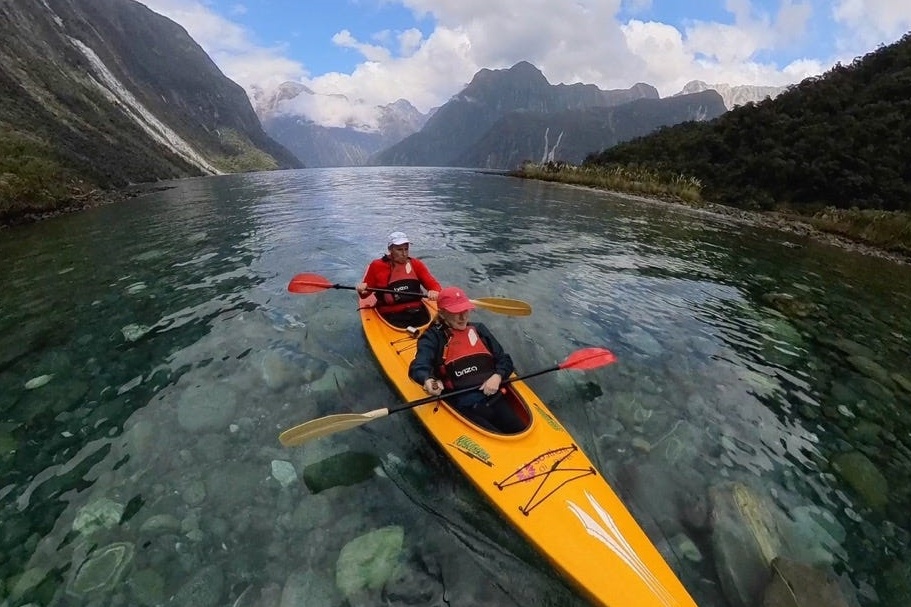 Cap vo chong My ban nha, danh 3 nam du lich hon 91 quoc gia hinh anh