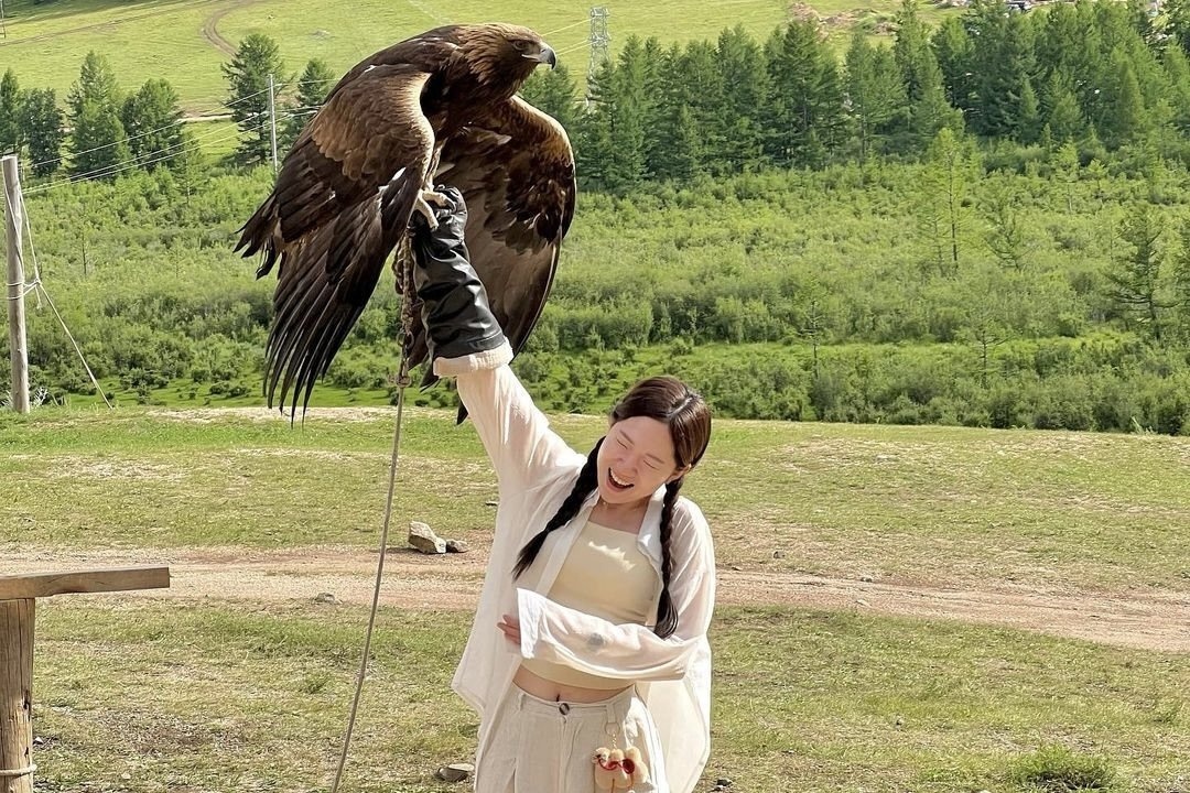 Tour Mong Co, du thuyen ngay cang dat khach hinh anh