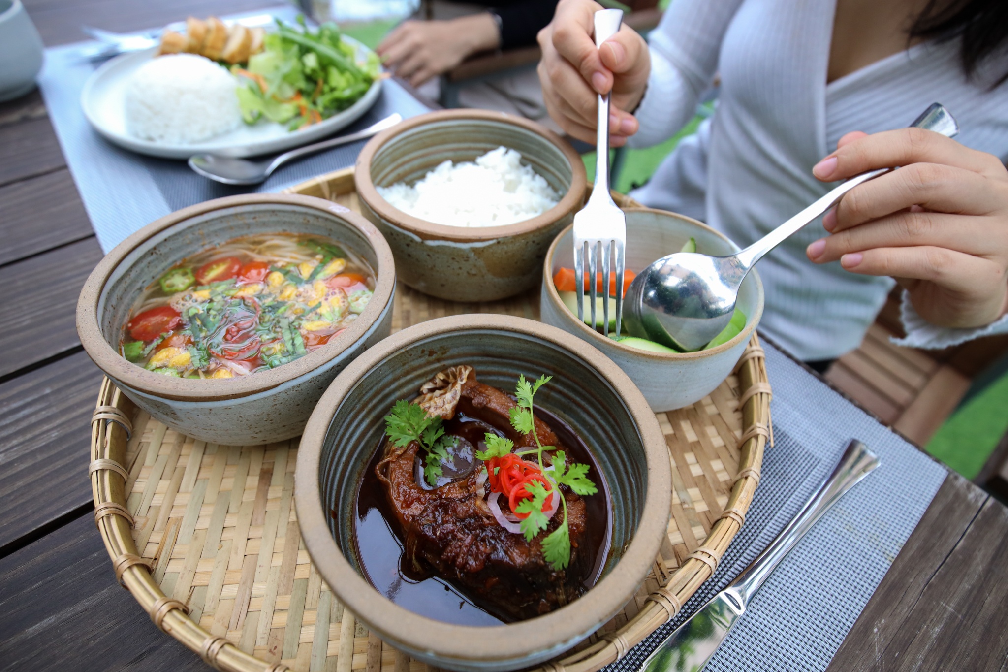 Buoi trua co 70.000 dong, an gi tai 'khu nha giau' Phu My Hung? hinh anh