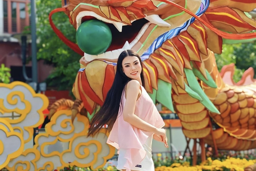 Sat le 30/4, tour xe buyt 2 tang, tham quan UBND TP.HCM duoc san don hinh anh