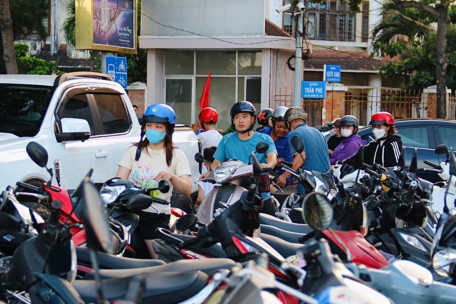 Nha Trang ket xe tro lai sau mot nam hinh anh